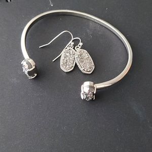Kendra Scott black earrings and bracelet